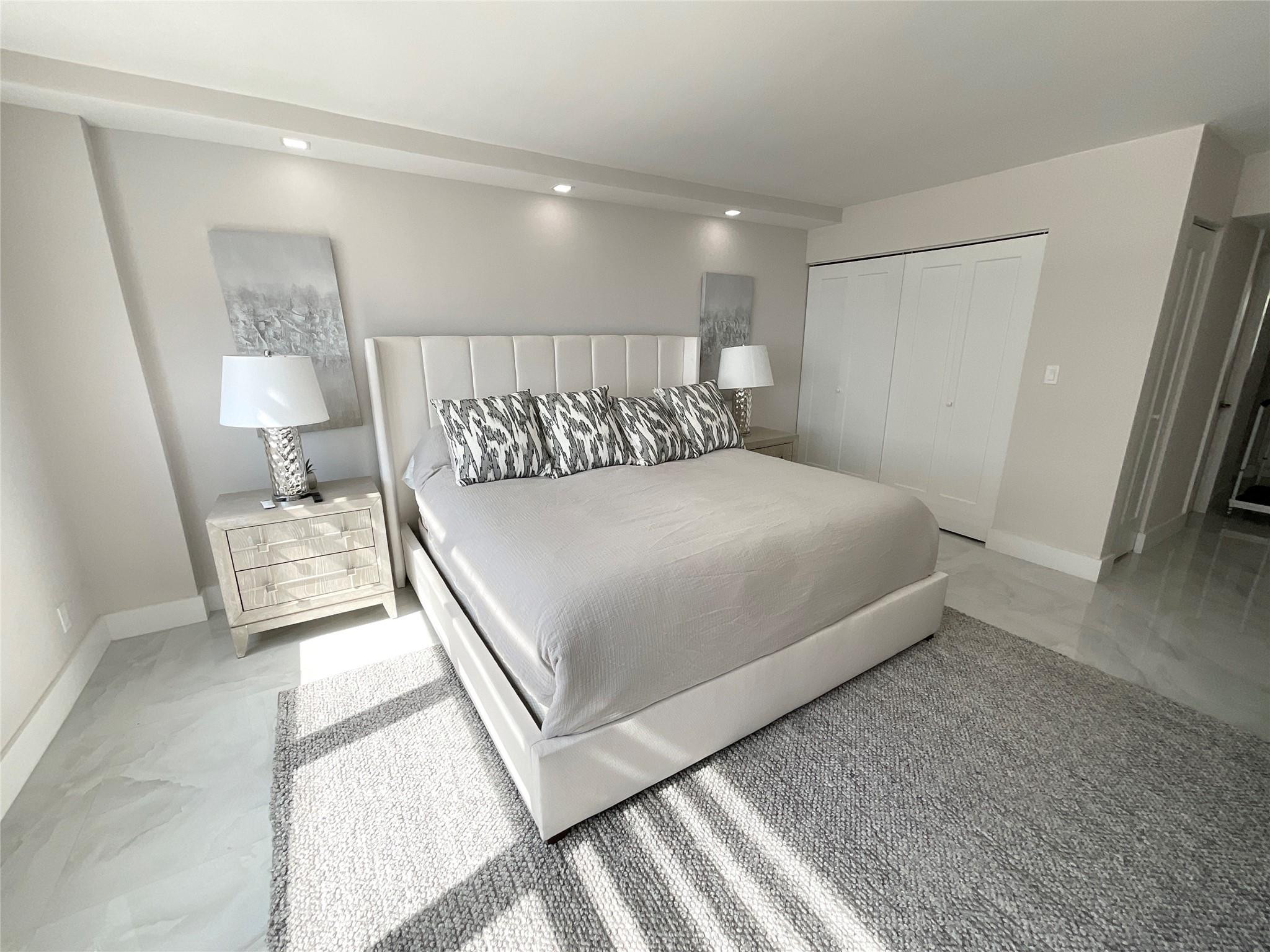 1149 Hillsboro Mile 410