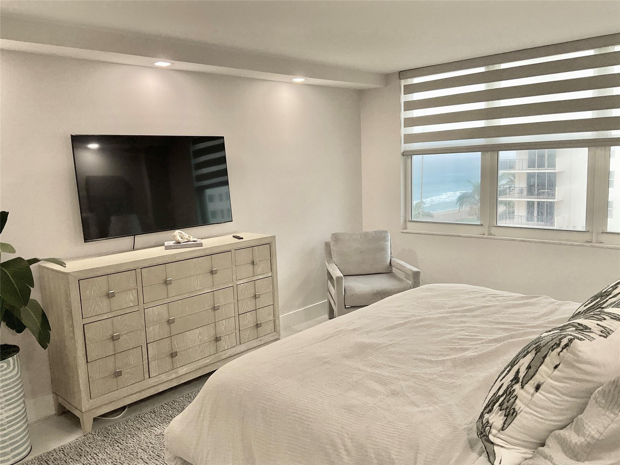 1149 Hillsboro Mile 410