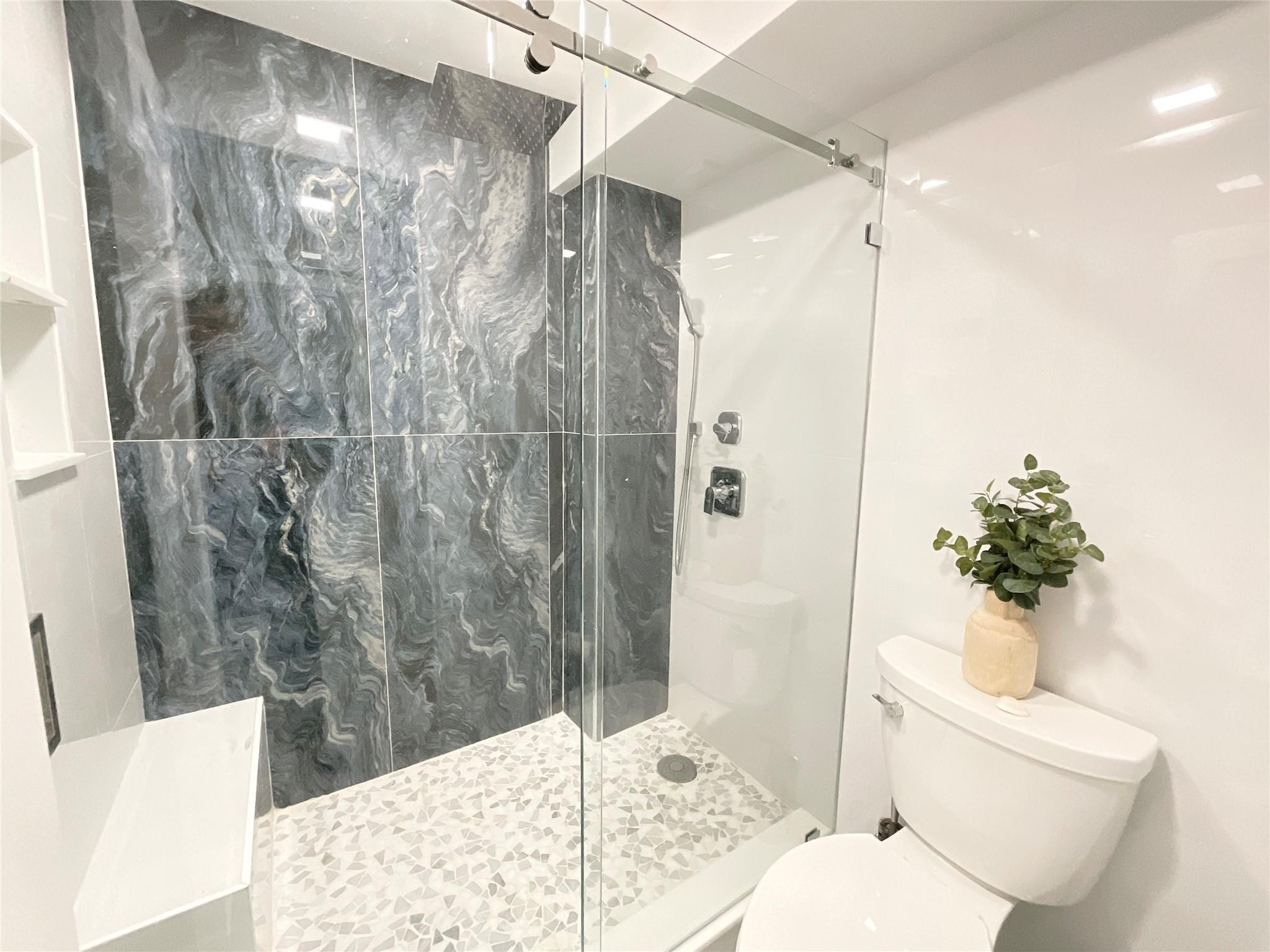 1149 Hillsboro Mile 410