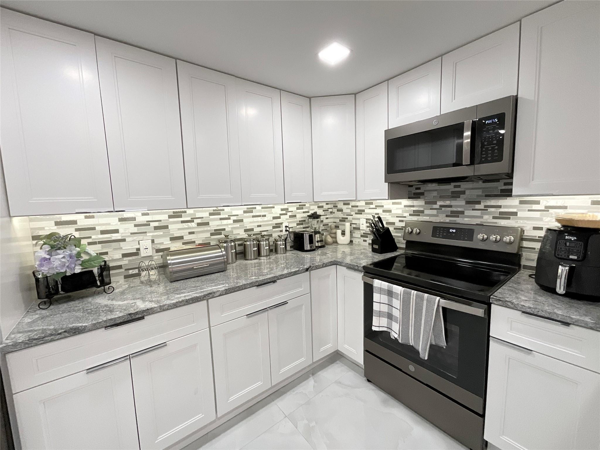 1149 Hillsboro Mile 410