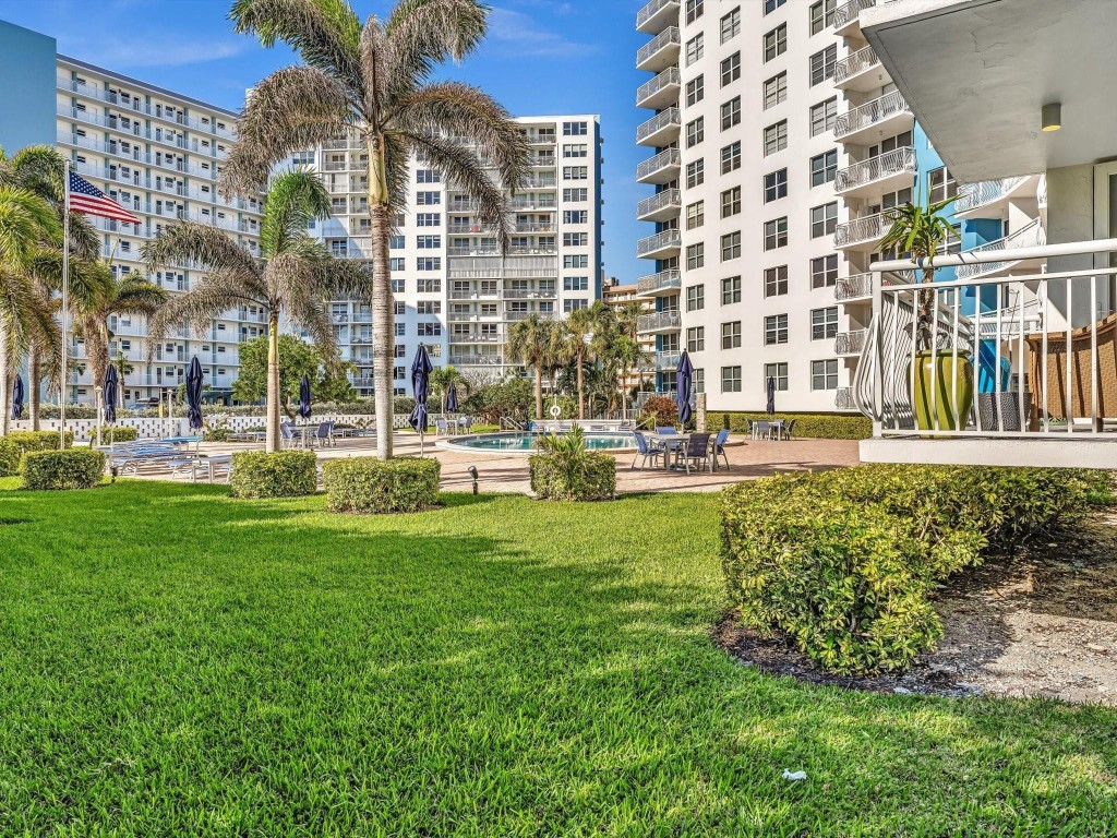 301 N Ocean Blvd 106