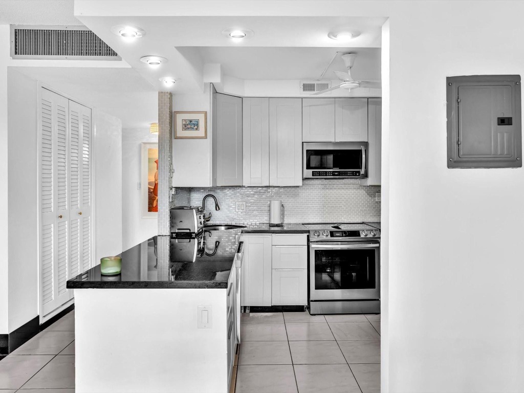 301 N Ocean Blvd 106