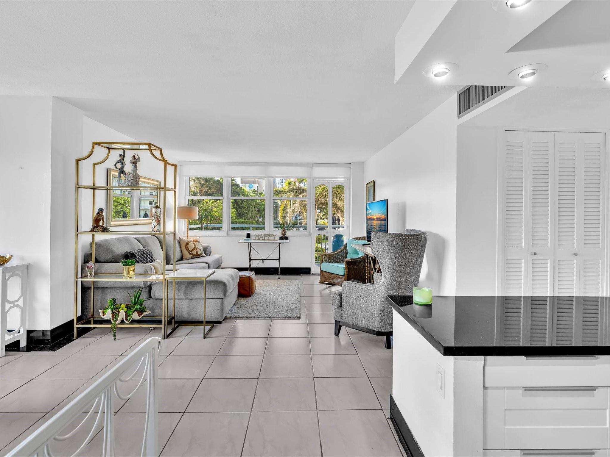 301 N Ocean Blvd 106