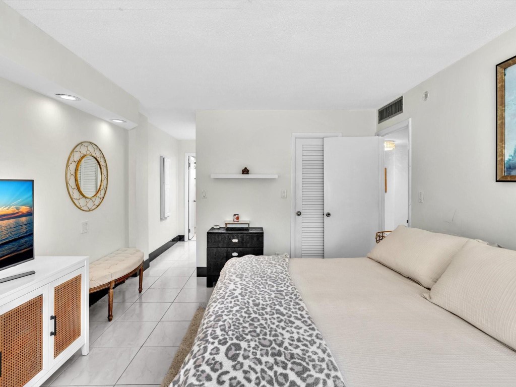 301 N Ocean Blvd 106