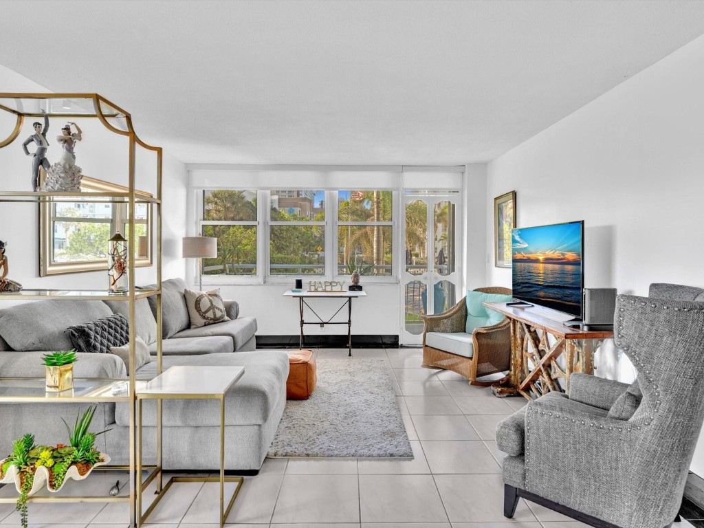 301 N Ocean Blvd 106