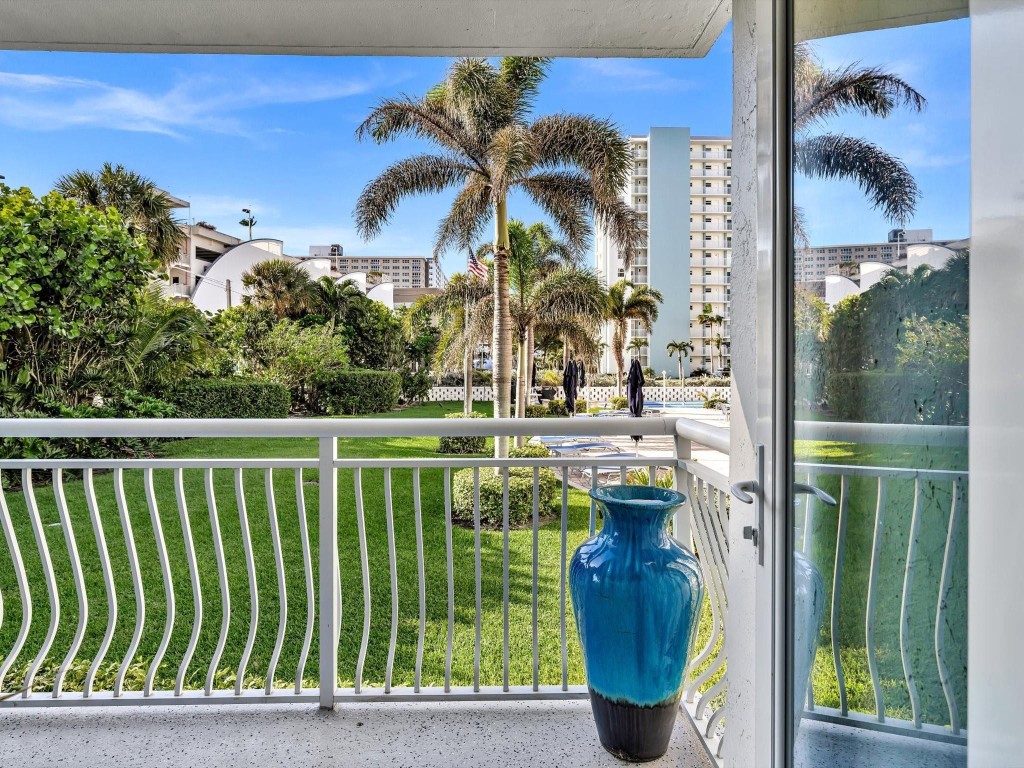 301 N Ocean Blvd 106