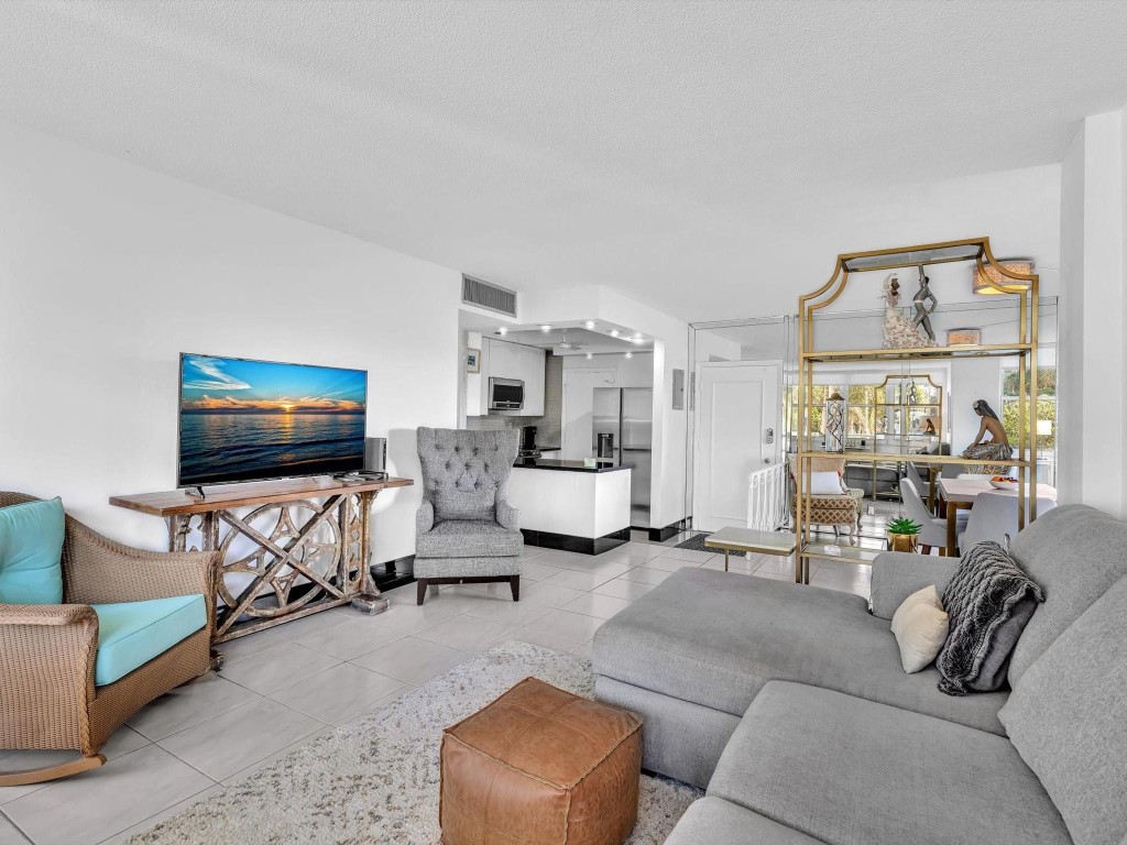 301 N Ocean Blvd 106