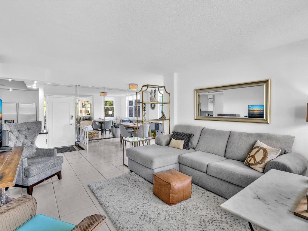 301 N Ocean Blvd 106