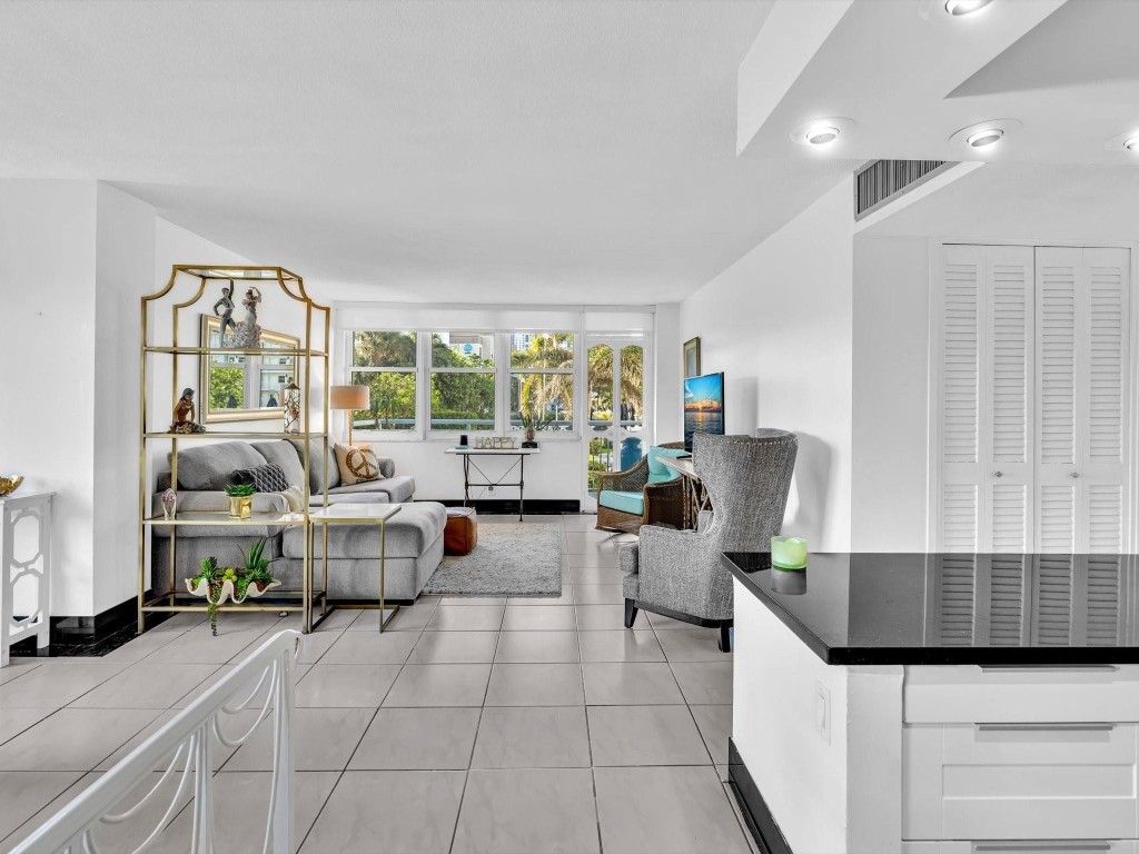 301 N Ocean Blvd 106