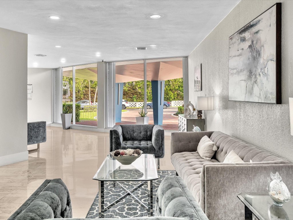 301 N Ocean Blvd 106