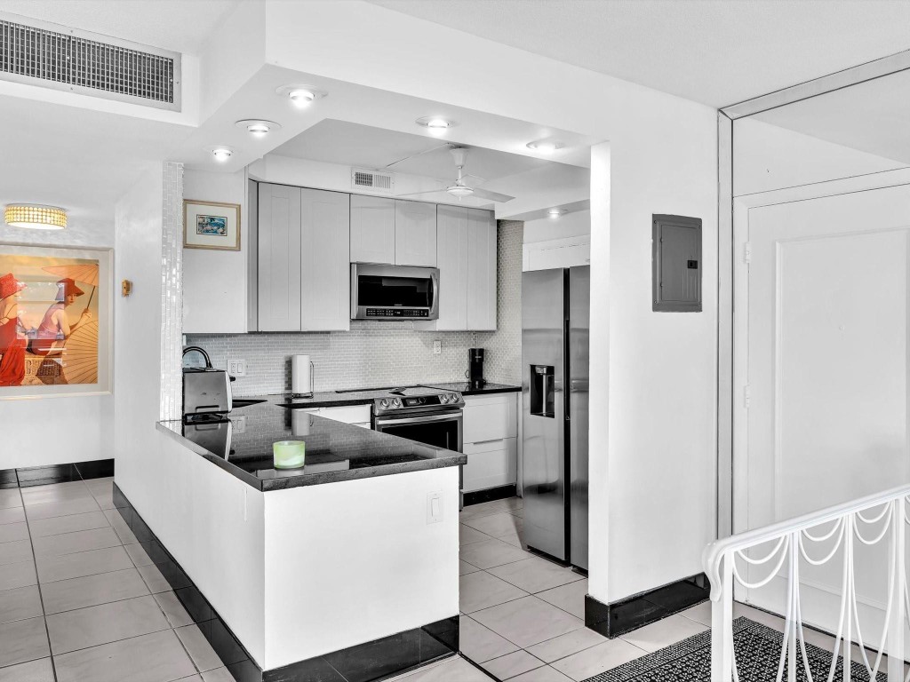 301 N Ocean Blvd 106