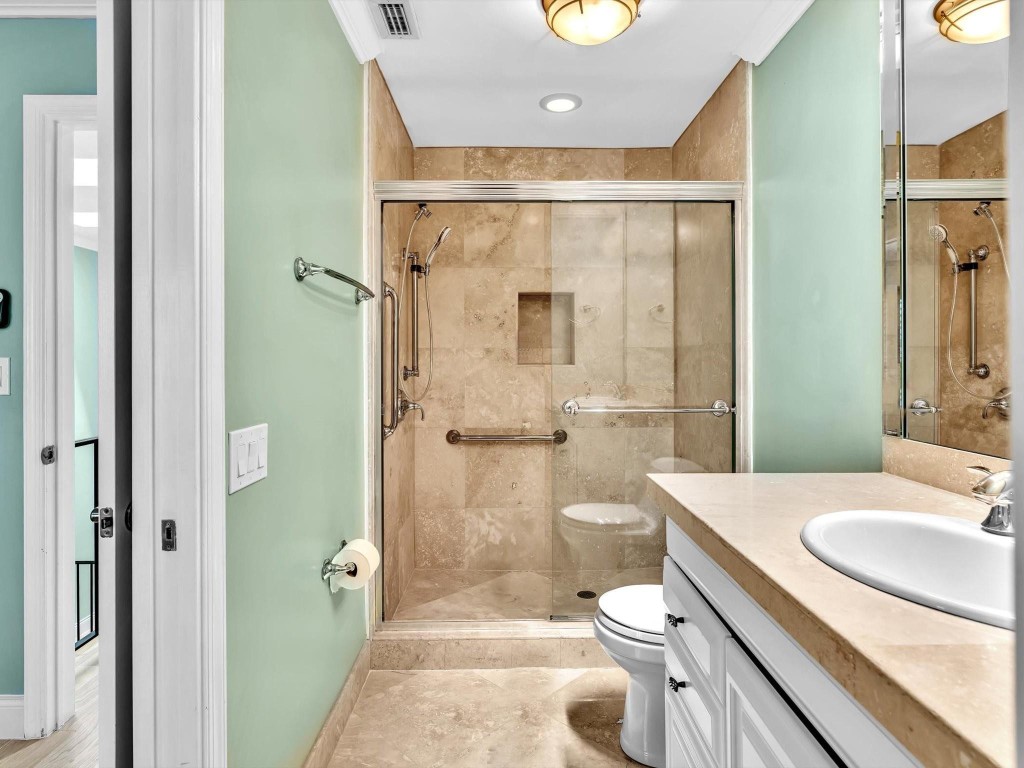 1194 Hillsboro Mile 64