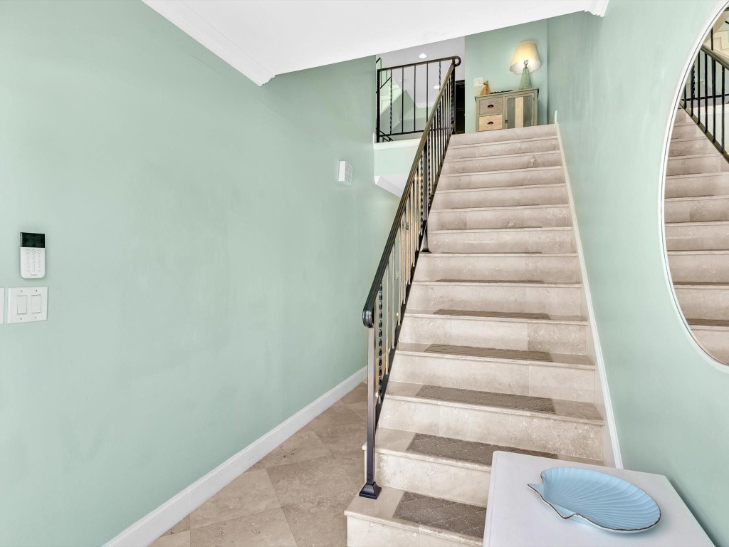 1194 Hillsboro Mile 64