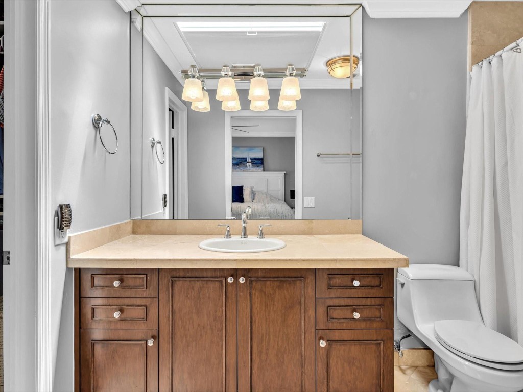 1194 Hillsboro Mile 64