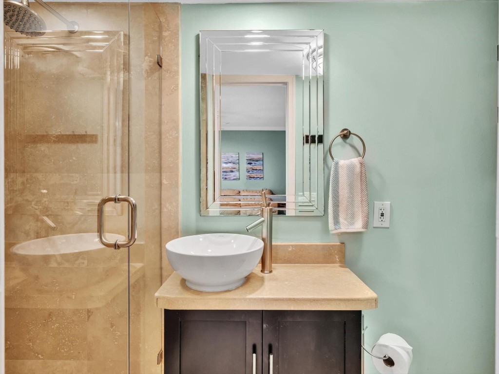 1194 Hillsboro Mile 64