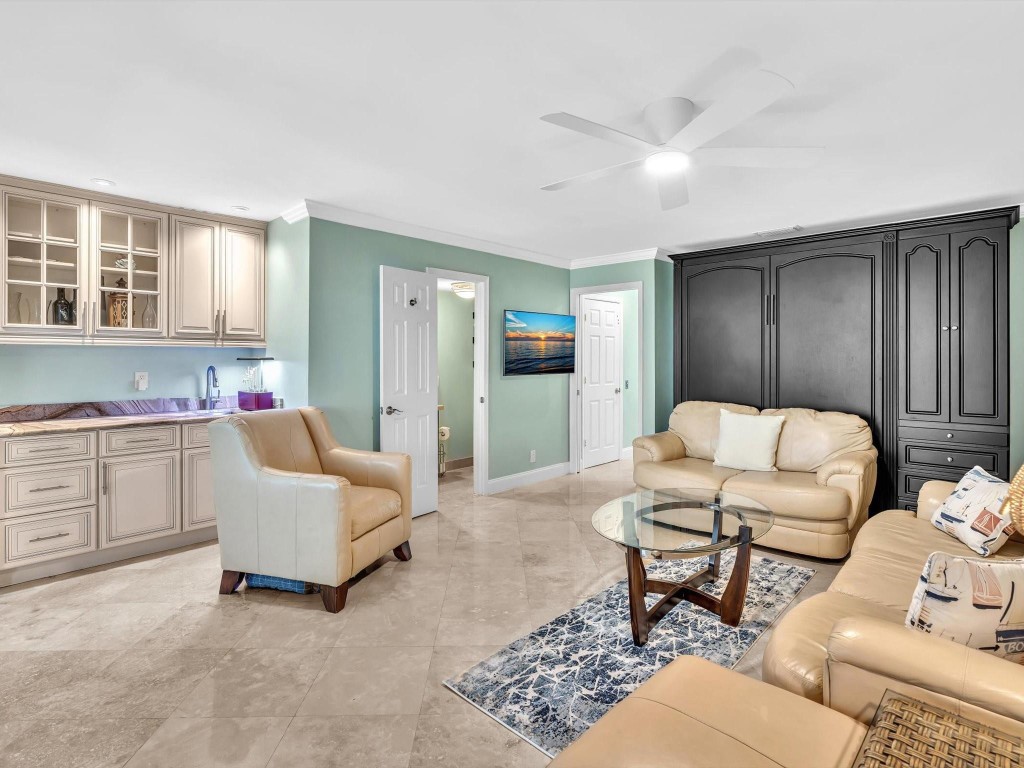 1194 Hillsboro Mile 64