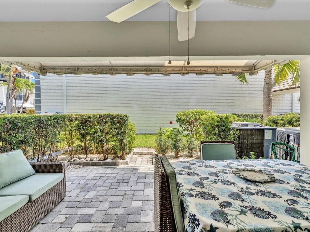 1194 Hillsboro Mile 64