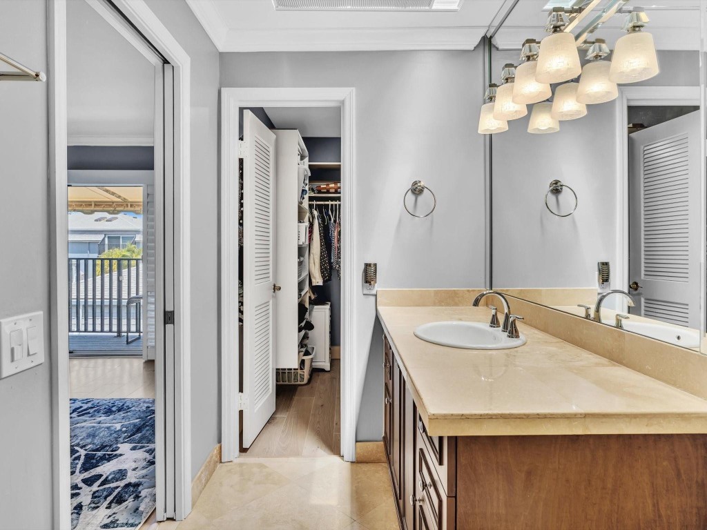 1194 Hillsboro Mile 64