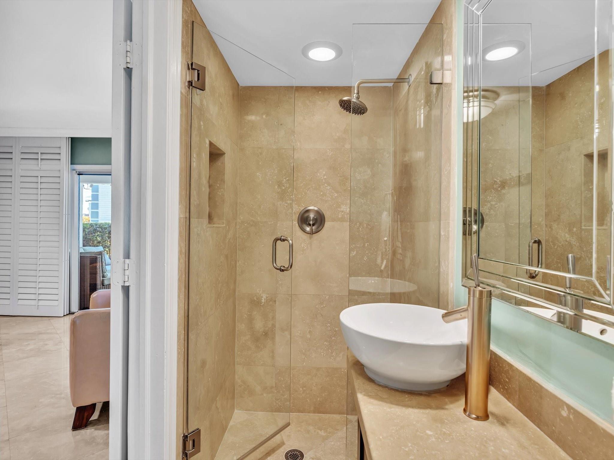 1194 Hillsboro Mile 64