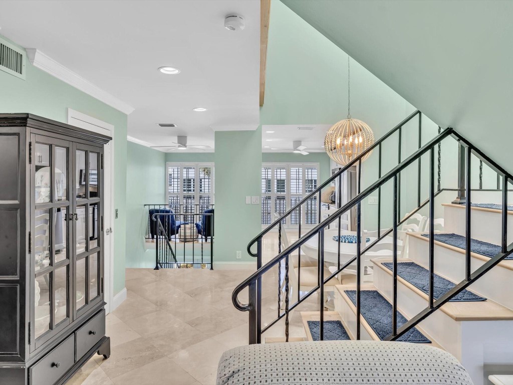 1194 Hillsboro Mile 64