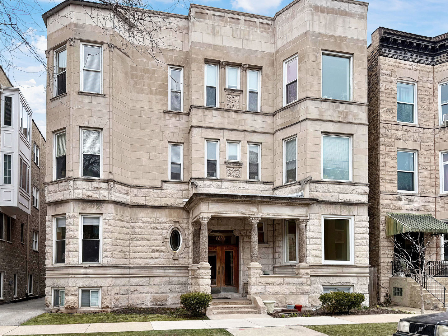626 W Buckingham Place Unit: 1E