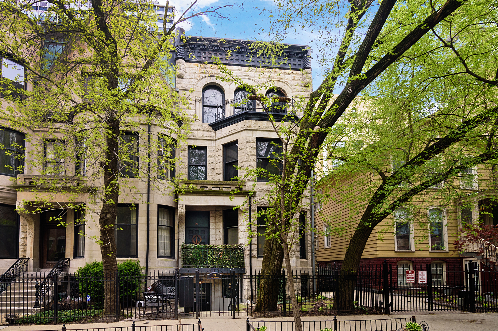 21 E DIVISION Street Unit: GDNN