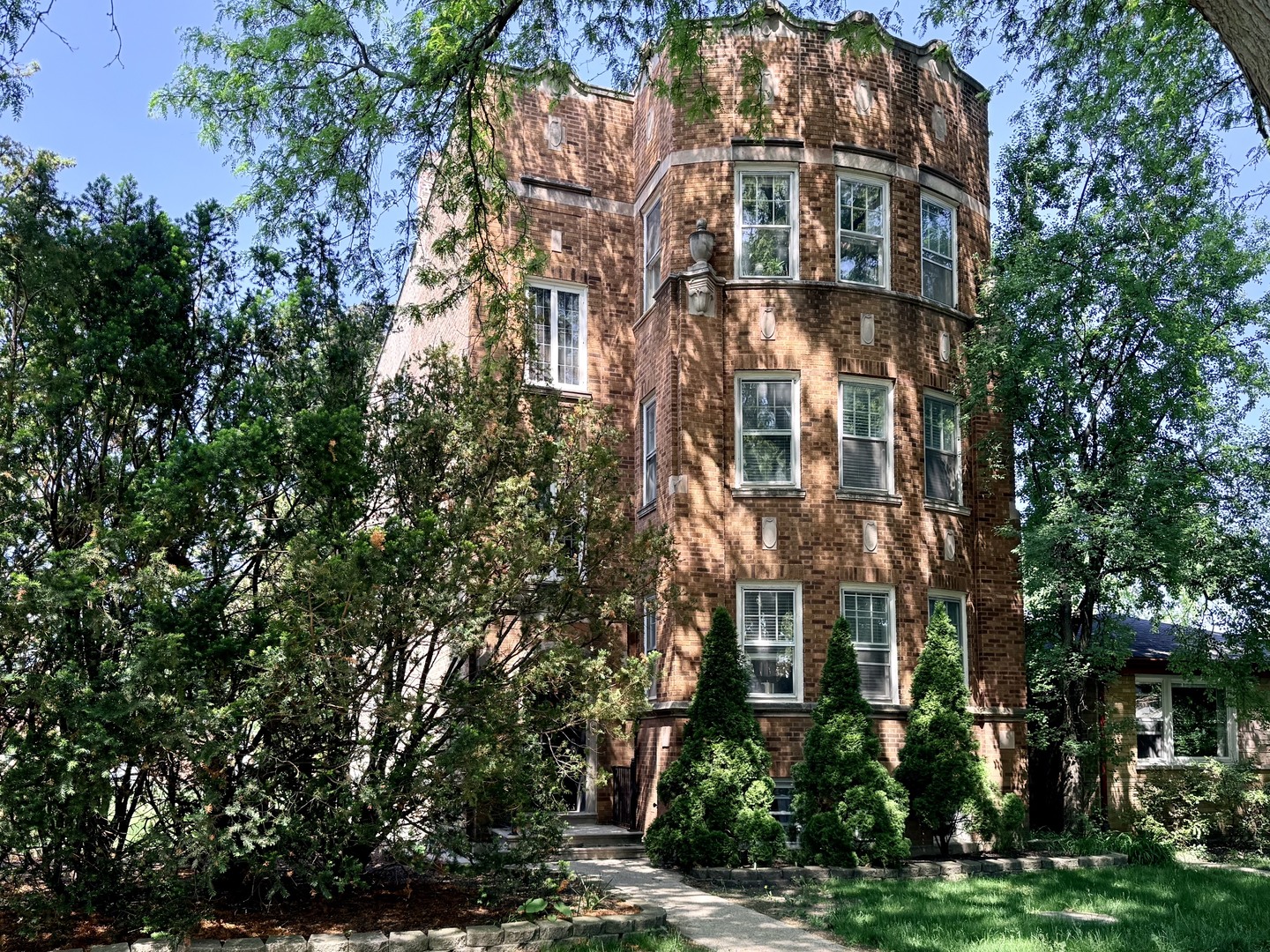 8912 Ewing Avenue Unit: 2