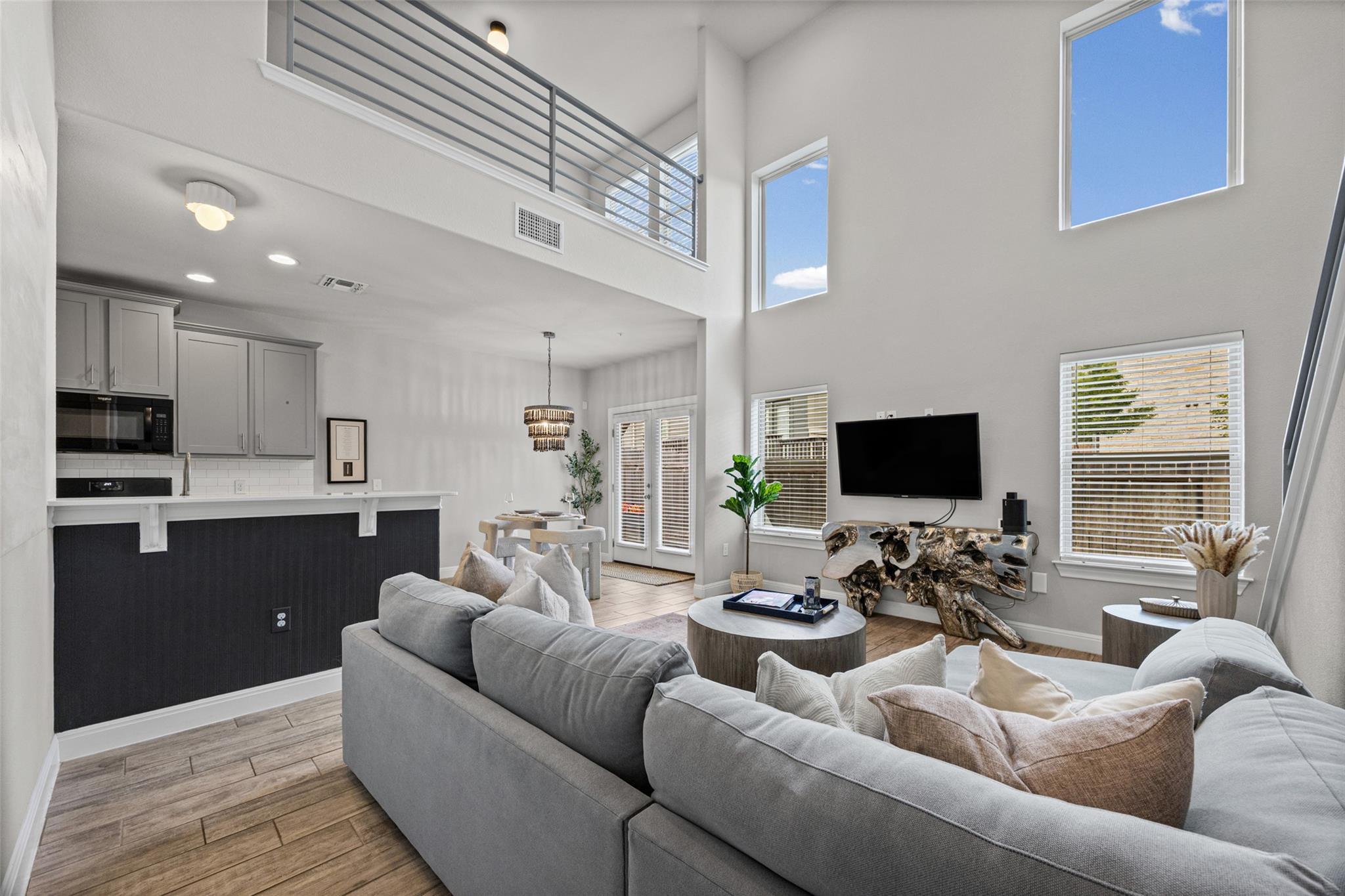 7200 Redding DR
