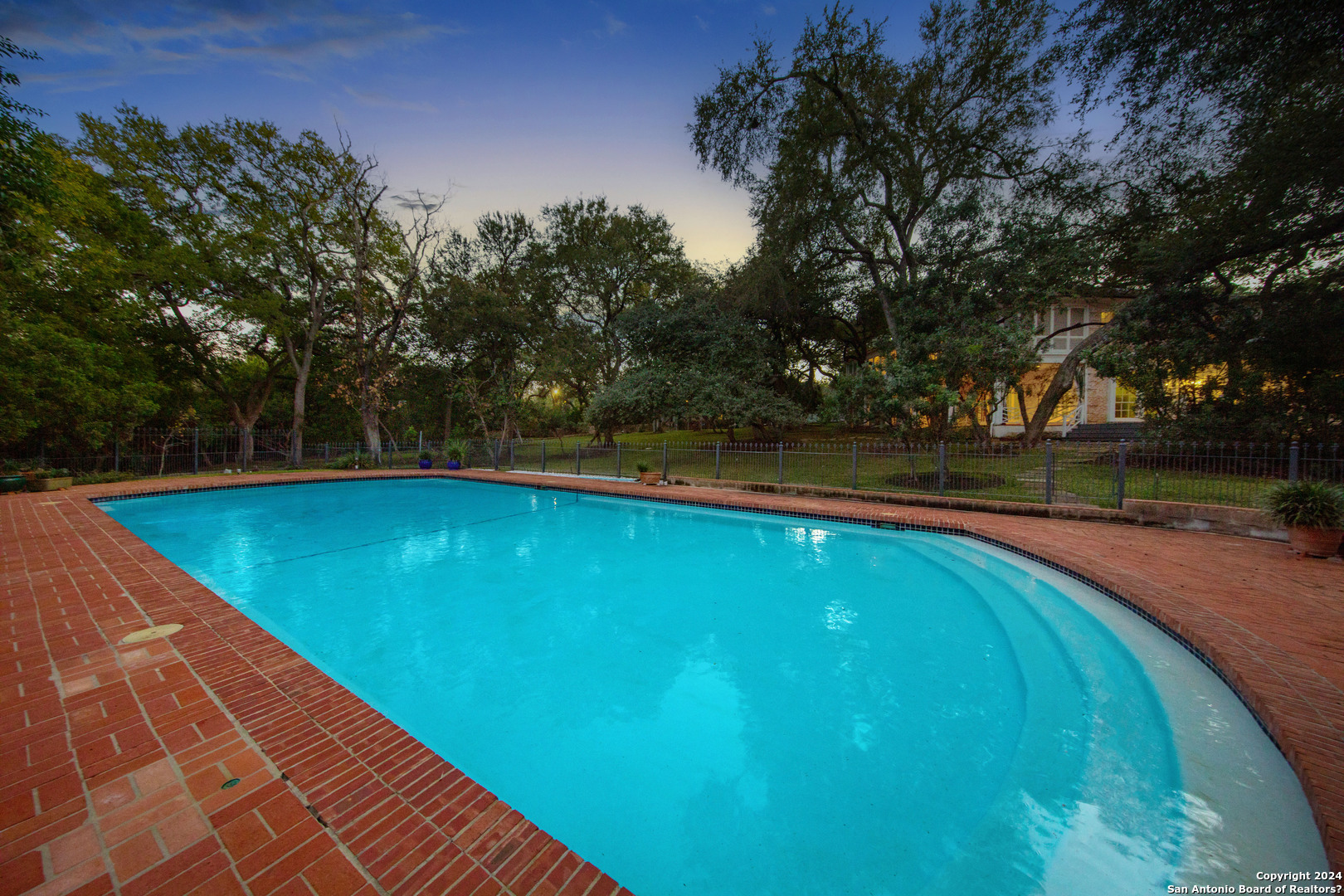10 Ironwood Rd