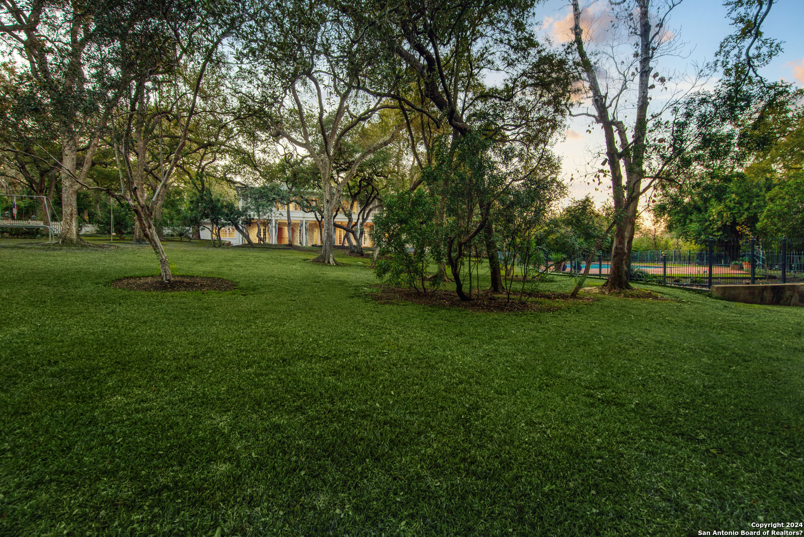 10 Ironwood Rd