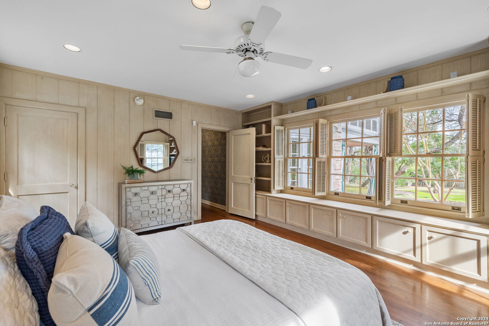 10 Ironwood Rd