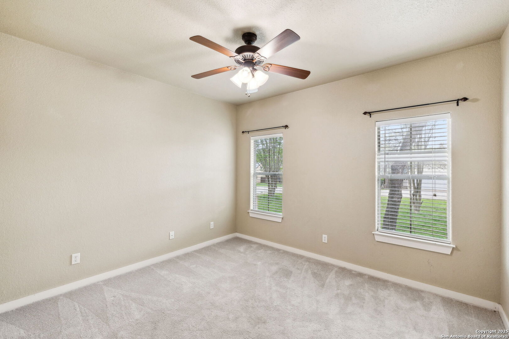 112 GLENN OAKS DR