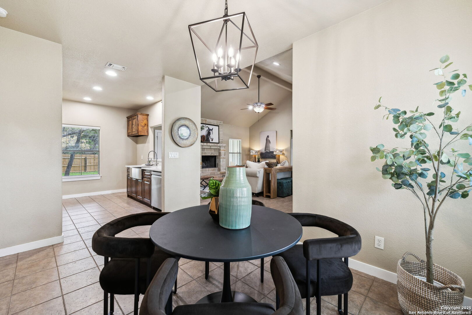 112 GLENN OAKS DR
