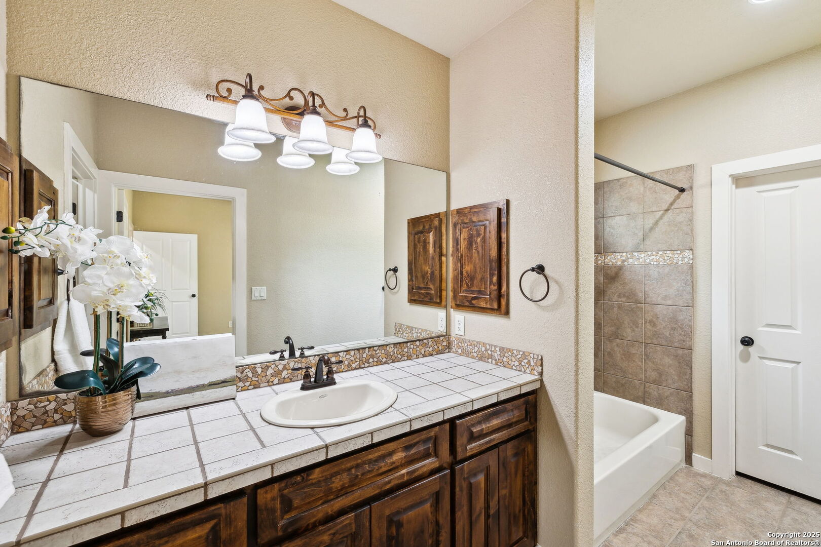 112 GLENN OAKS DR