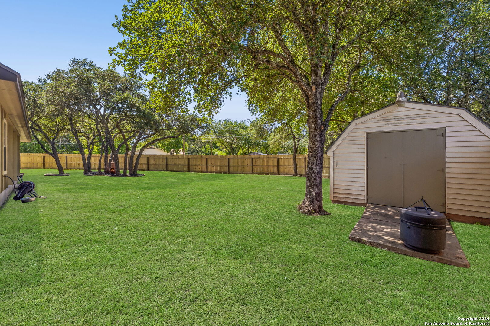 112 GLENN OAKS DR