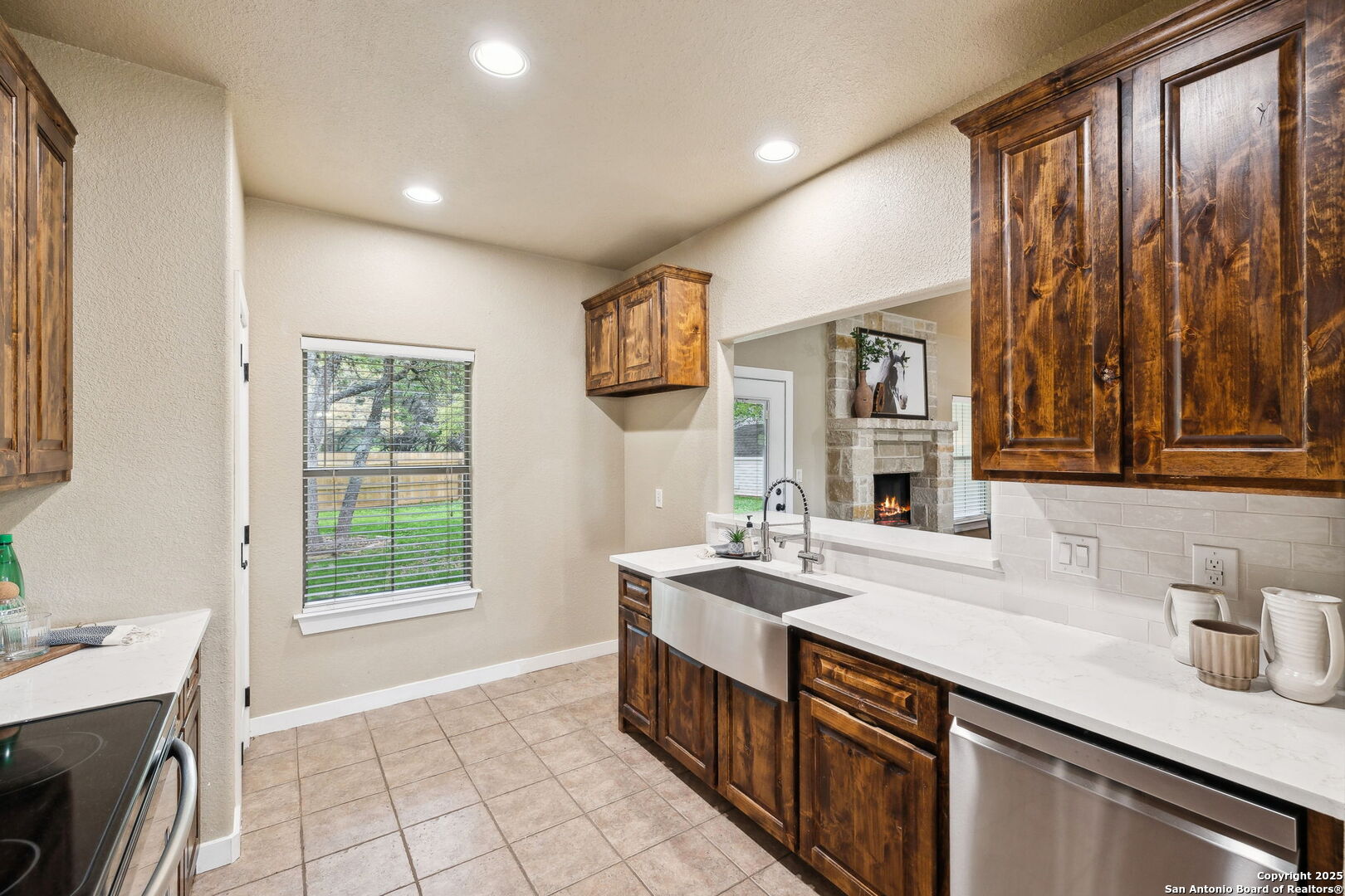 112 GLENN OAKS DR