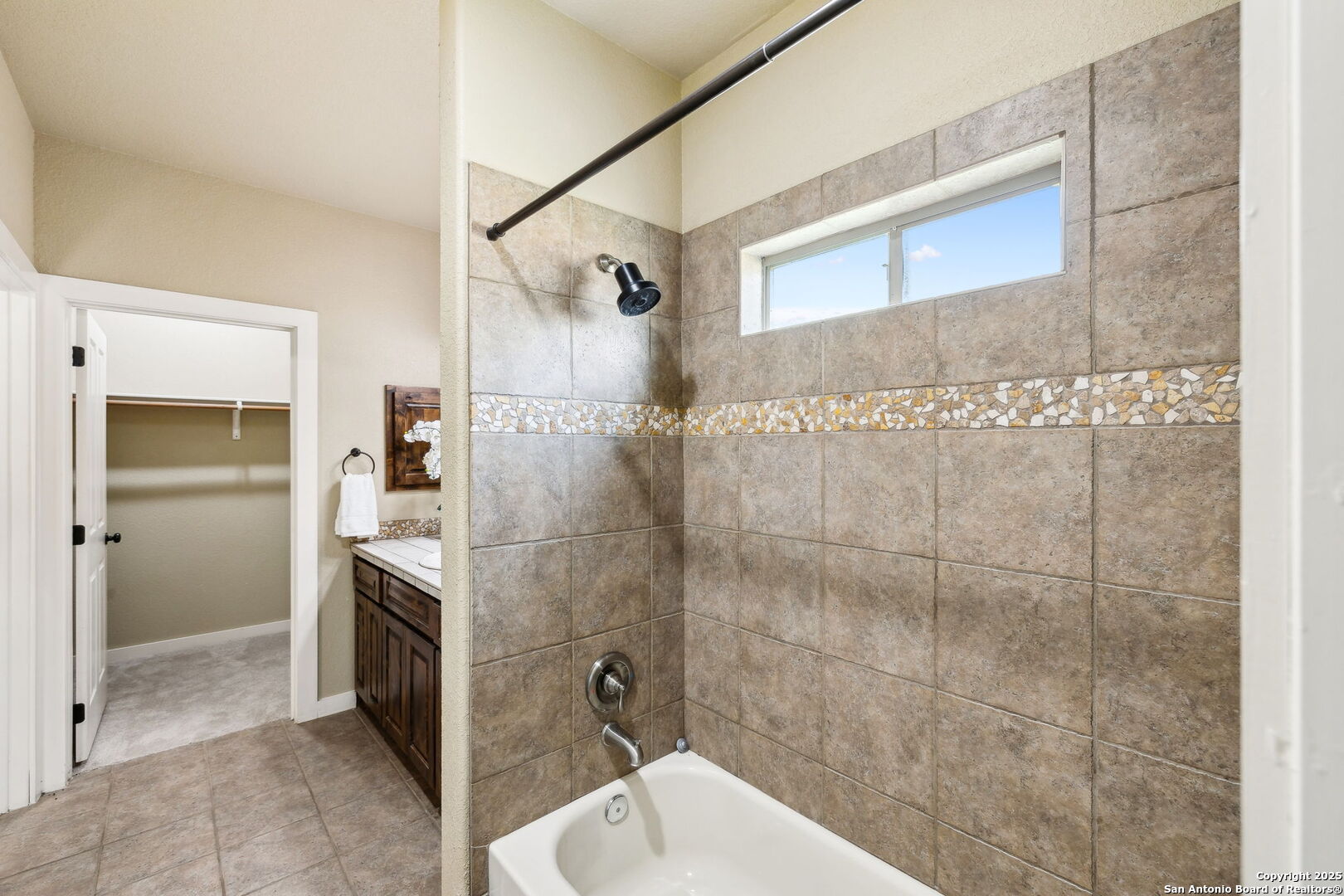112 GLENN OAKS DR