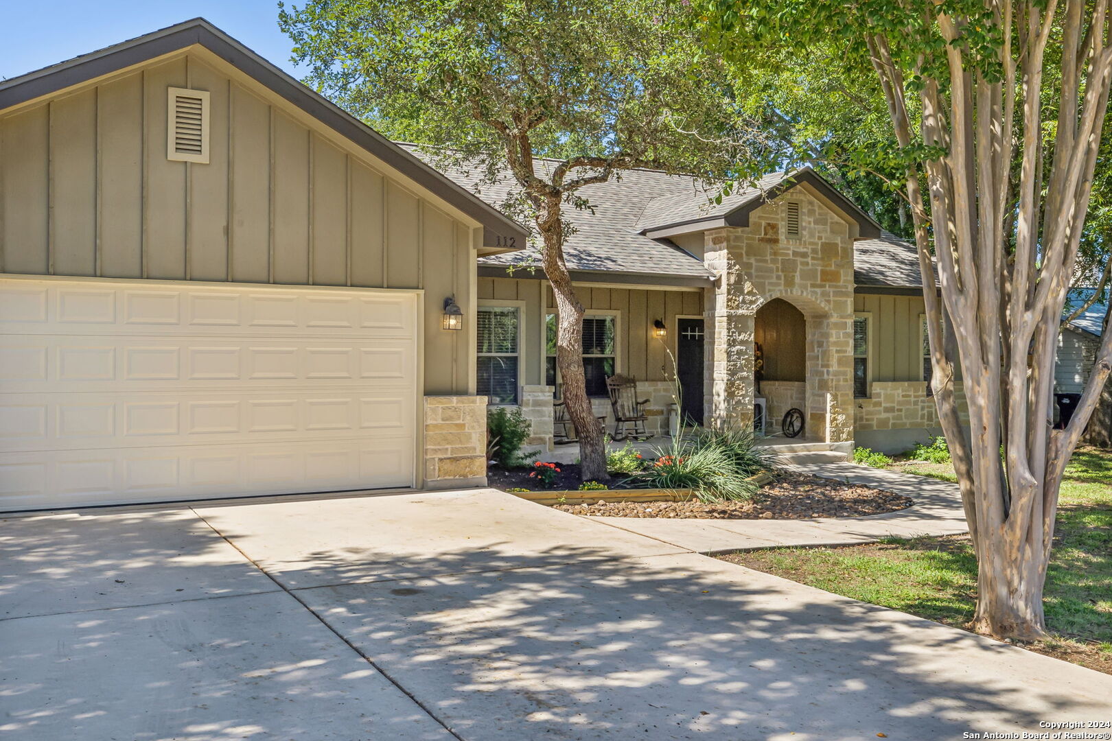112 GLENN OAKS DR