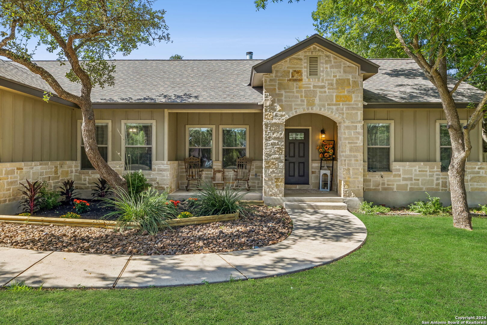 112 GLENN OAKS DR