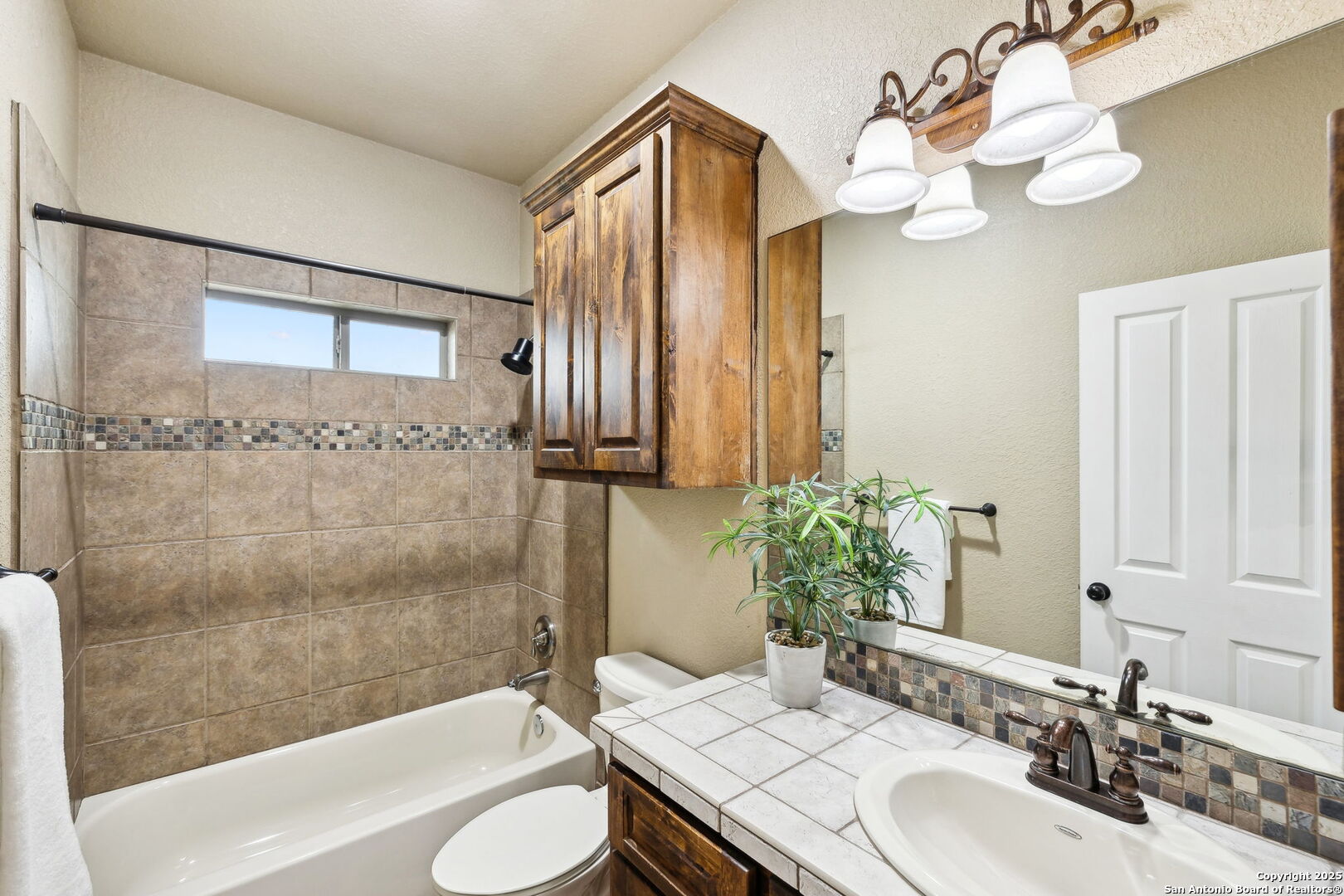 112 GLENN OAKS DR