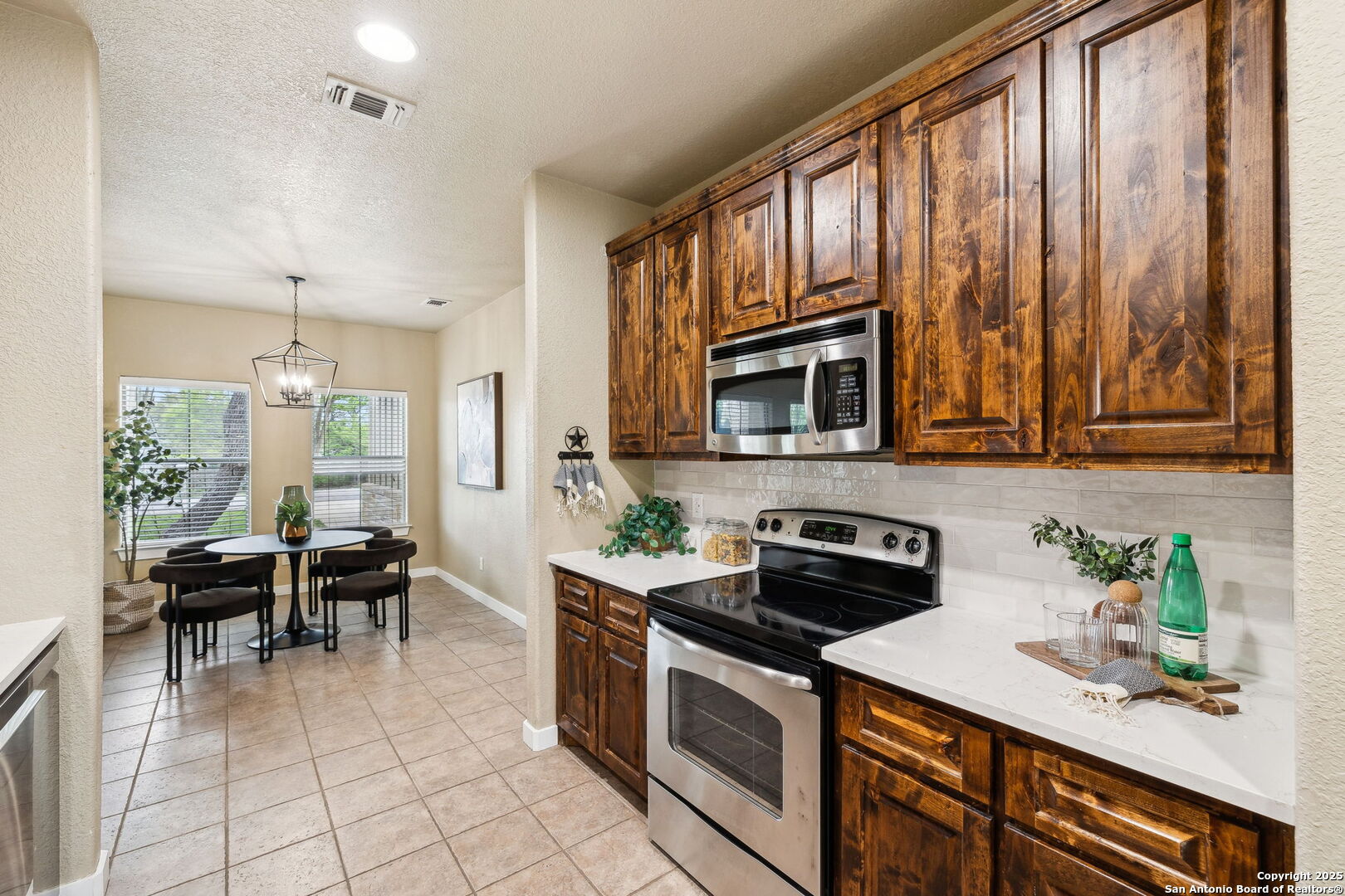 112 GLENN OAKS DR