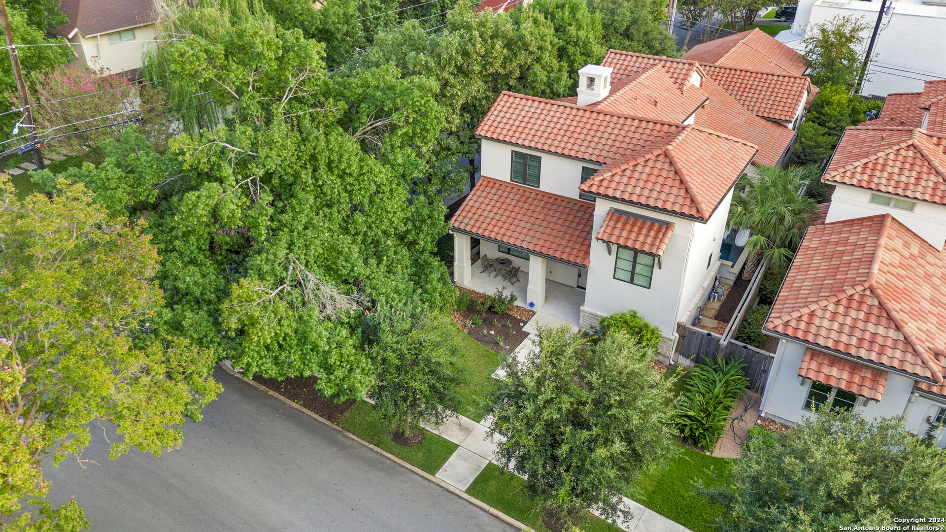 140 GRANDVIEW PL