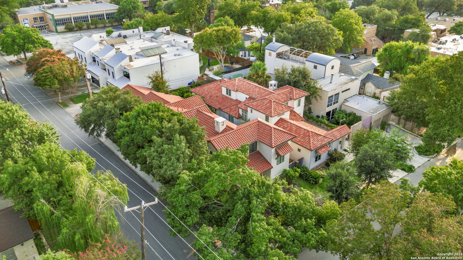 140 GRANDVIEW PL