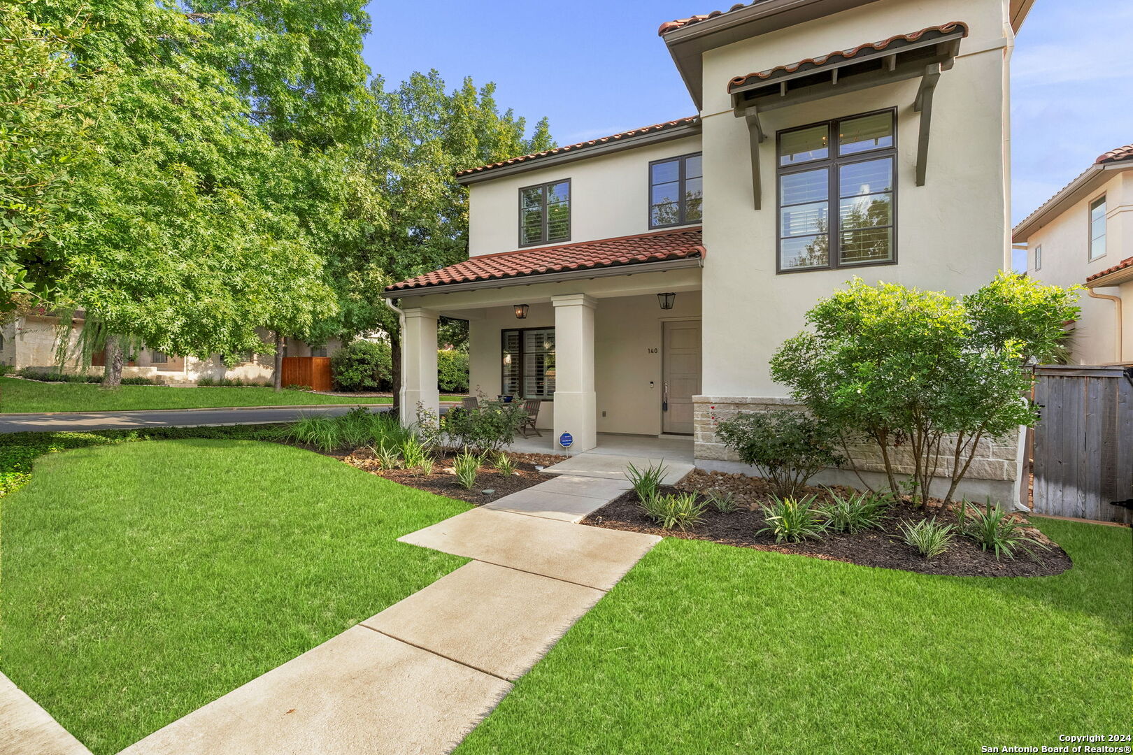 140 GRANDVIEW PL