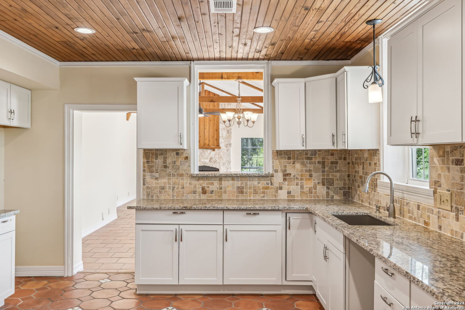 8013 New Sulphur Springs