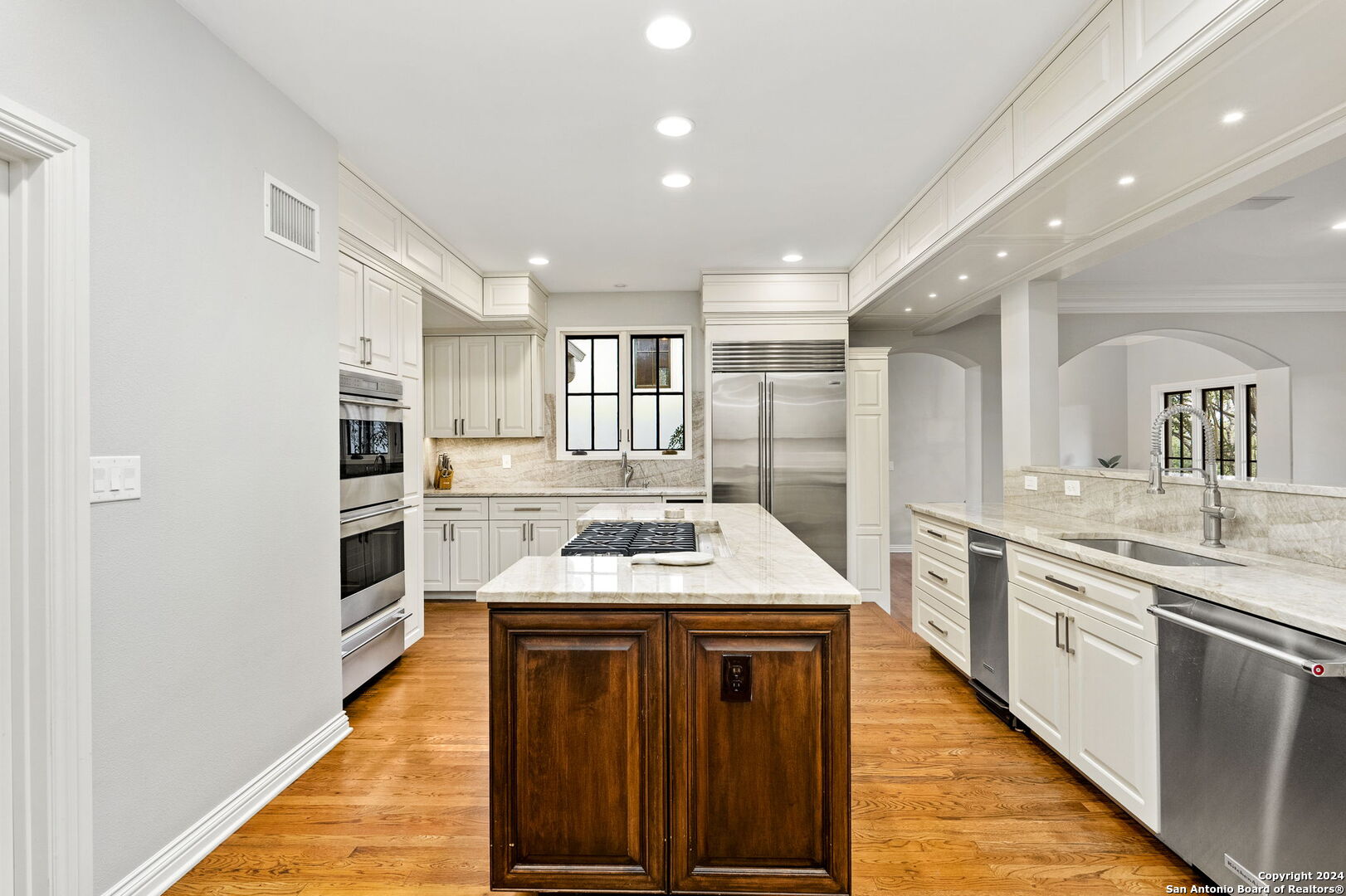 41 GALLERIA DR