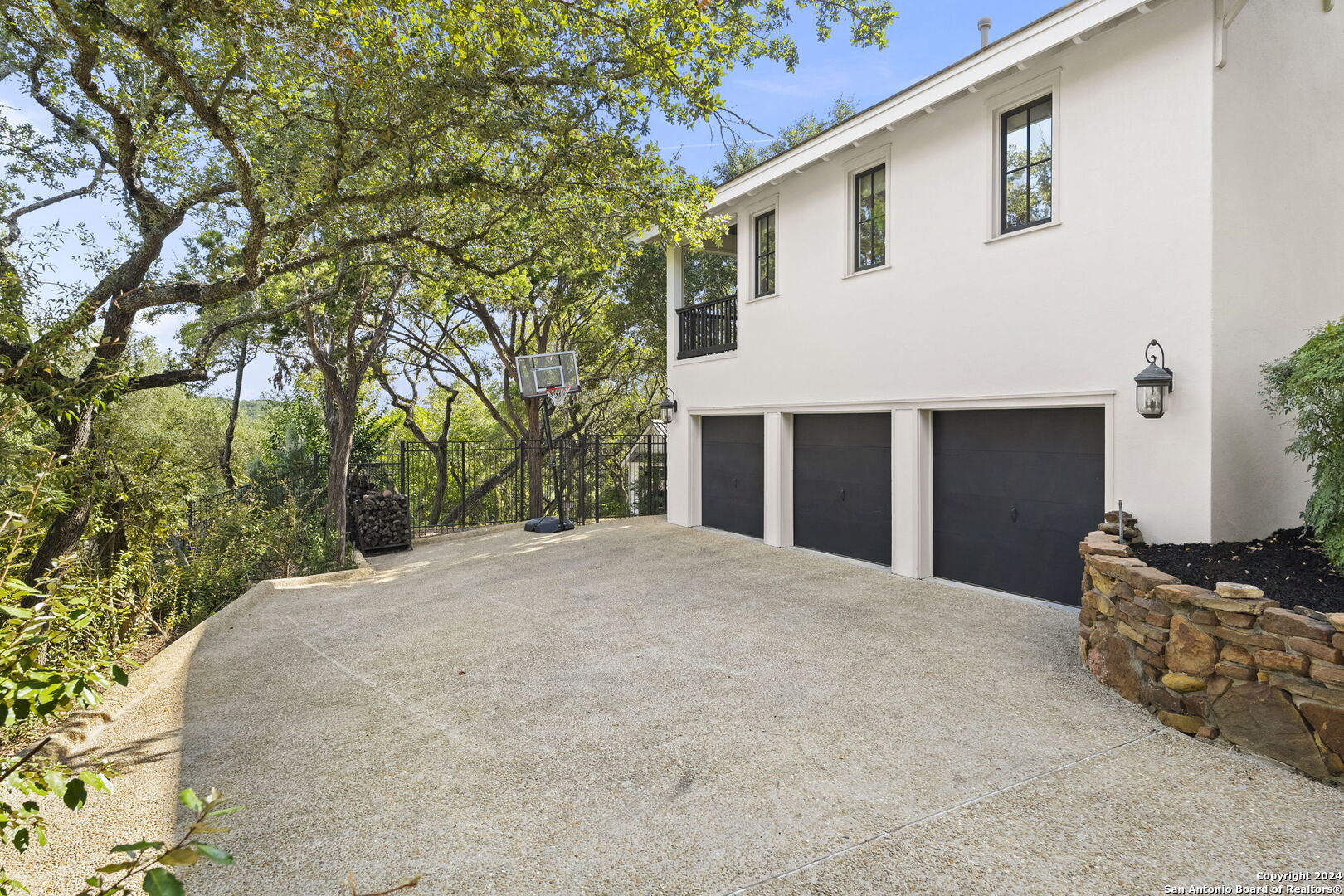 41 GALLERIA DR
