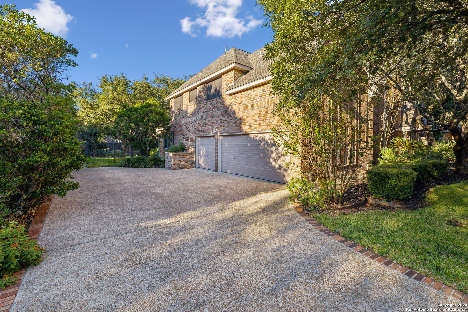 7 INWOOD CLIFFS DR