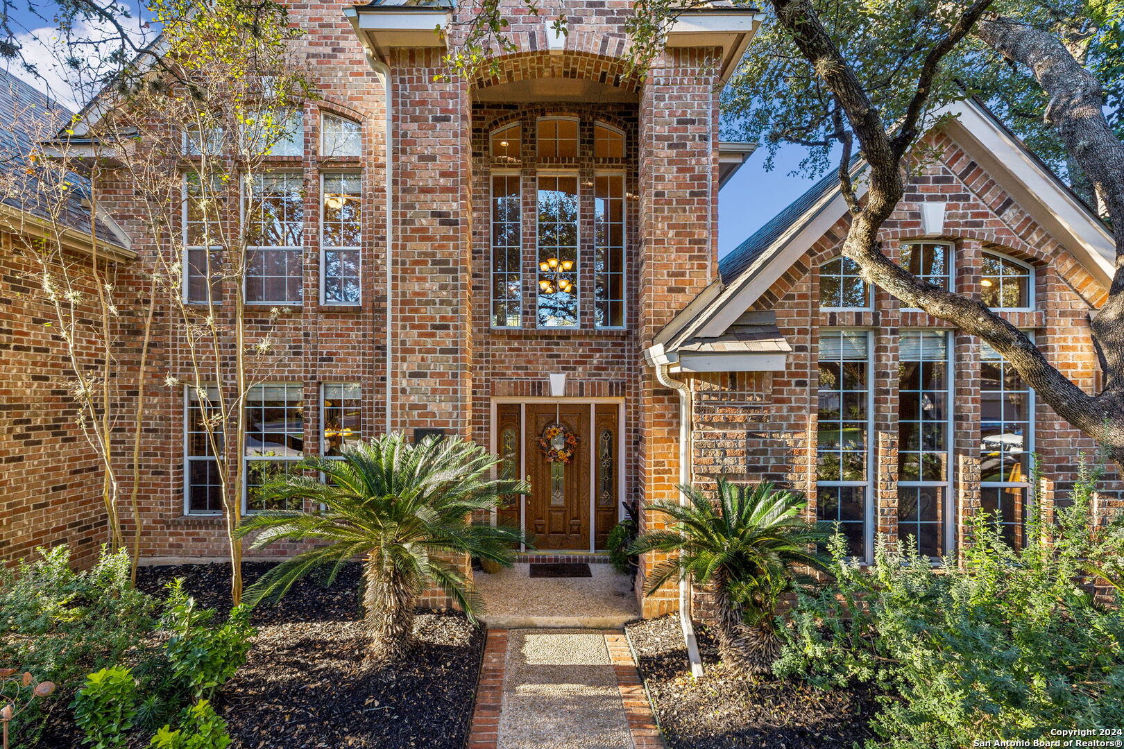 7 INWOOD CLIFFS DR