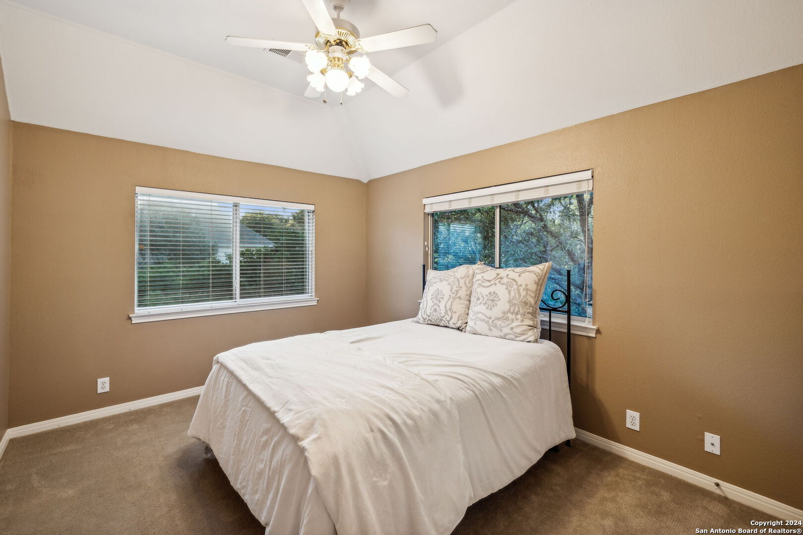 7 INWOOD CLIFFS DR
